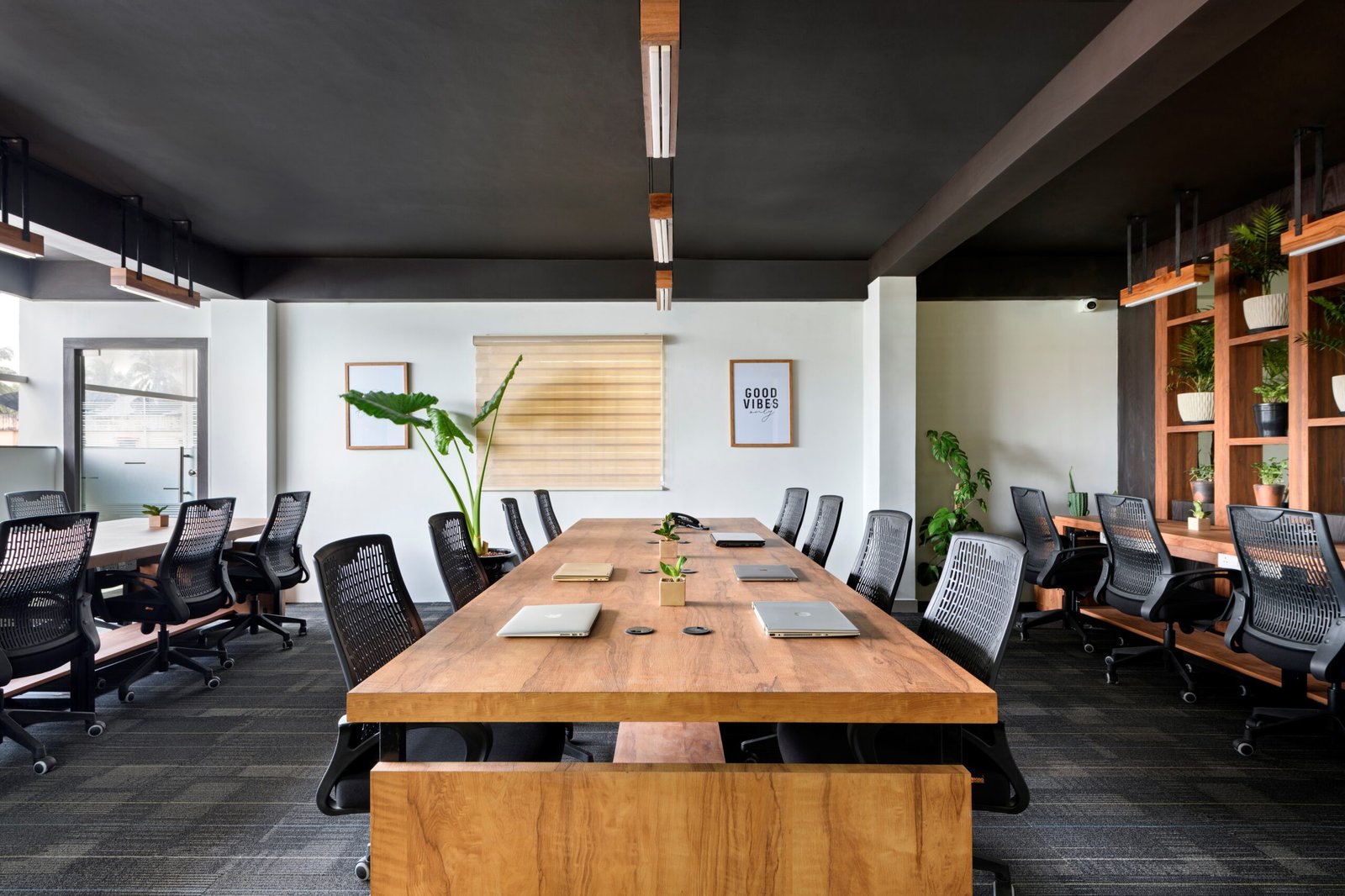 A close-up view of a collaborative dedicated desk in the best coworking space in Thrissur, highlighting its modern design and ergonomic workspace.