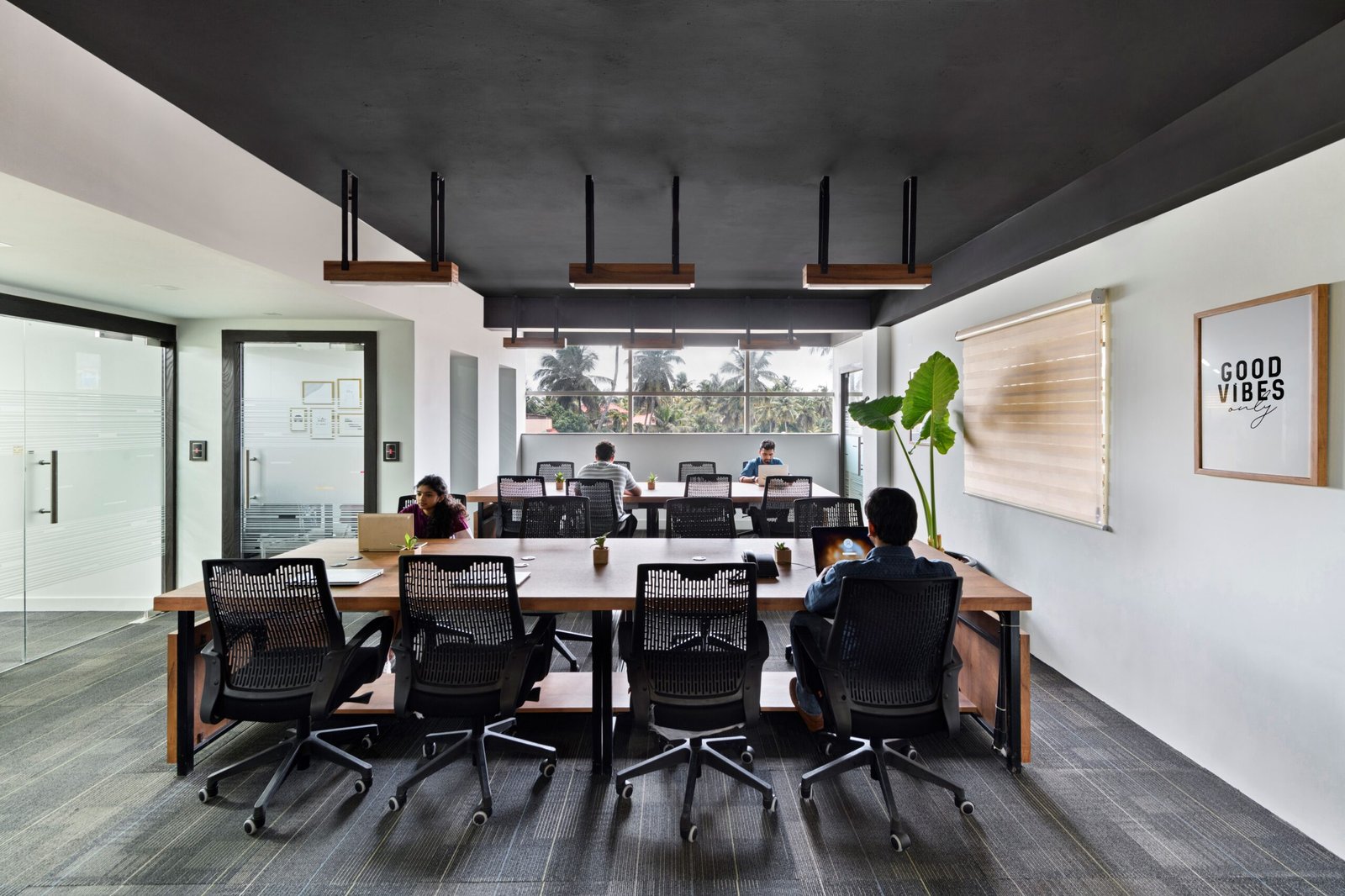 An inspiring collaborative dedicated desk area within the best coworking space in Thrissur, featuring stylish furnishings and a productive atmosphere.